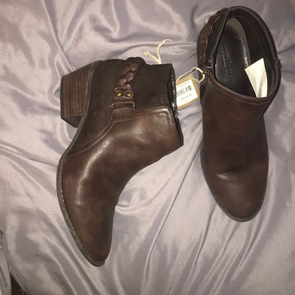 American Eagle Short Brown Heeled Booties